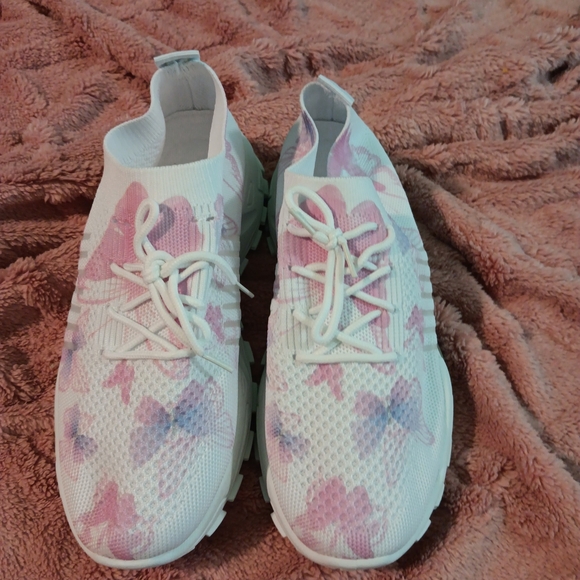 The Unbranded Brand Shoes - White and Pink Butterflies Sneakers